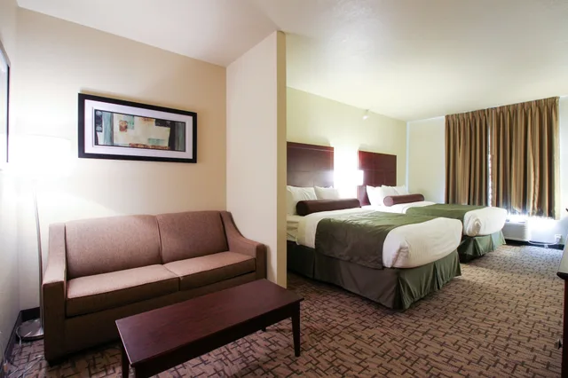 Studio, Suite, 3 Queen Beds, Cobblestone Hotel & Suites - Devils Lake 4/6