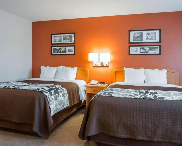 غرفة بسريرين كوين، Sleep Inn Suites Lake of the Ozarks 1/3