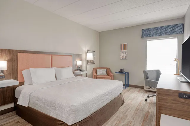 Study, King Bed، Hampton Inn Washington Court House 2/4