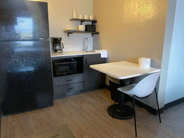 غرفة ديلوكس بسريرين كوين بمطبخ صغير، Studio6 Albuquerque, NM - Midtown 3/4