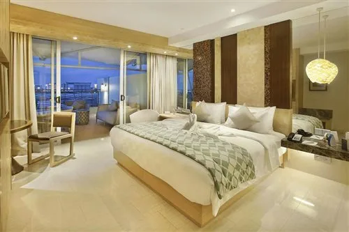 Premier, Double Bed, Balcony, The Rinra Makassar 1/1