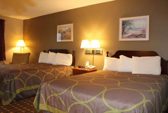 غرفة قياسية بسريرين كوين، Super 8 by Wyndham Valparaiso 1/2
