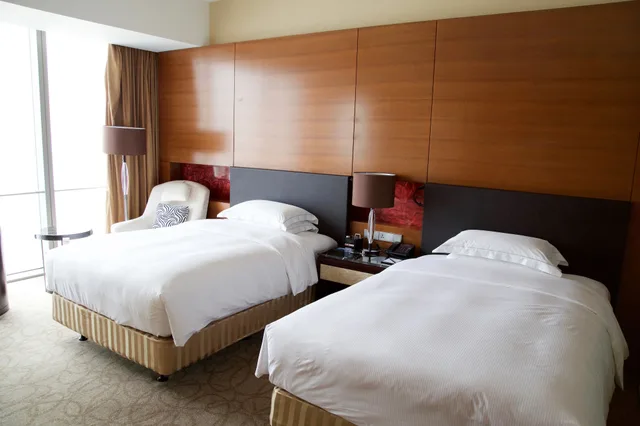 غرفة تنفيذية بسريرين مزدوجين مع دخول الصالة، Hilton Shijiazhuang 1/5