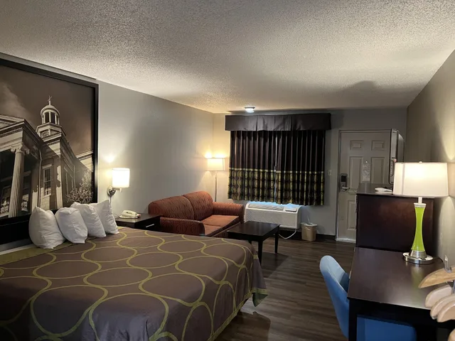 Room, King Bed, Smoking, Super 8 by Wyndham Meridian 2/5