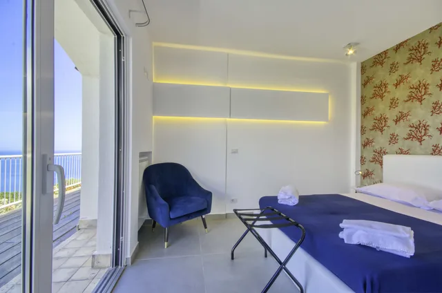 شقة بانورامية بسرير مزدوج بإطلالة على البحر بغرفة نوم واحدة مع أريكة، Villa Zagara Garden 4/10