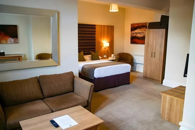 غرفة قياسية، Hillscourt 1/2
