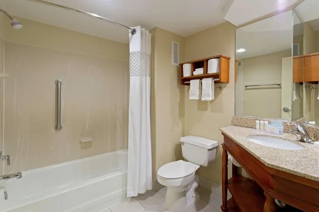 جناح بسرير كوين مع أريكة لذوي الإعاقة، Hampton Inn & Suites Venice Bayside South Sarasota 5/9