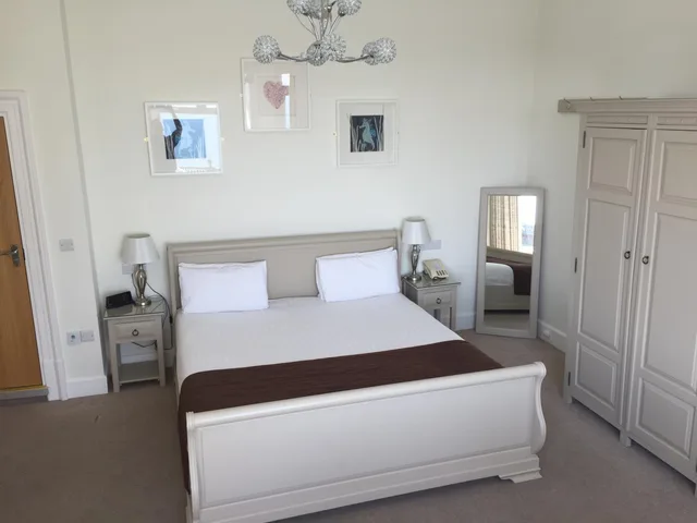 غرفة بسرير كينج بشرفة، Marsham Court Hotel 1/6