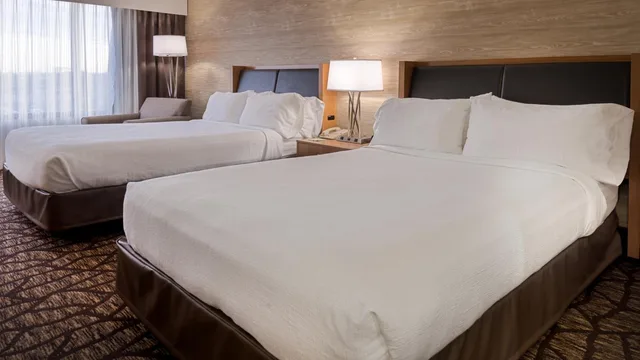 Room, Twin Beds, Accessible, Holiday Inn Hotel Suites Warren 1/6