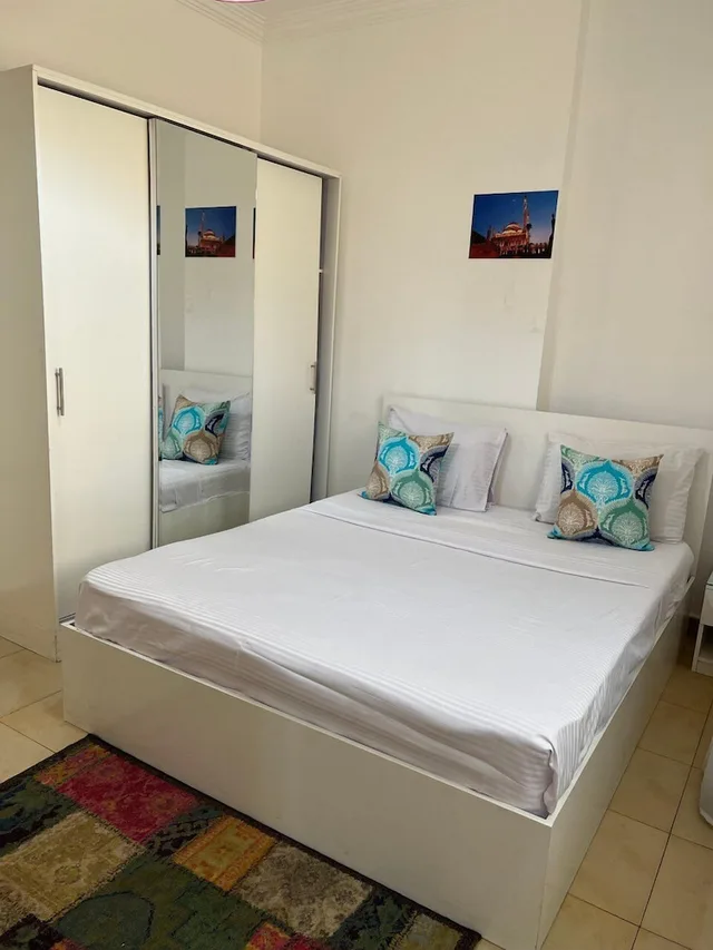 شقة بسرير كوين بغرفة نوم واحدة مع أريكة، Lilly Apartments 1/8