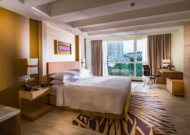 جناح بسرير كينج بشرفة بحوض استحمام، Doubletree Resort By Hilton Penang 2/2
