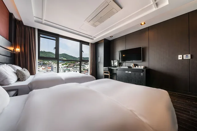 غرفة عائلية بسرير مزدوج وسرير فردي، Brown Dot Hotel Incheon Songdo 1/10