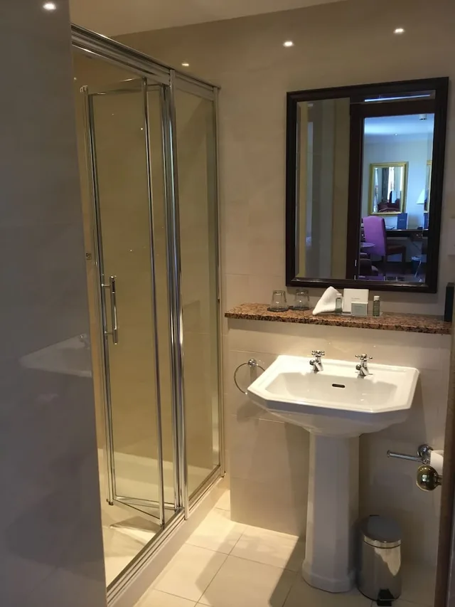 غرفة قياسية بسرير مزدوج لذوي الإعاقة، Macdonald Drumossie Hotel 4/4