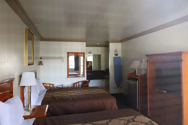 غرفة قياسية بسريرين كوين، Lambert Inn 4/6