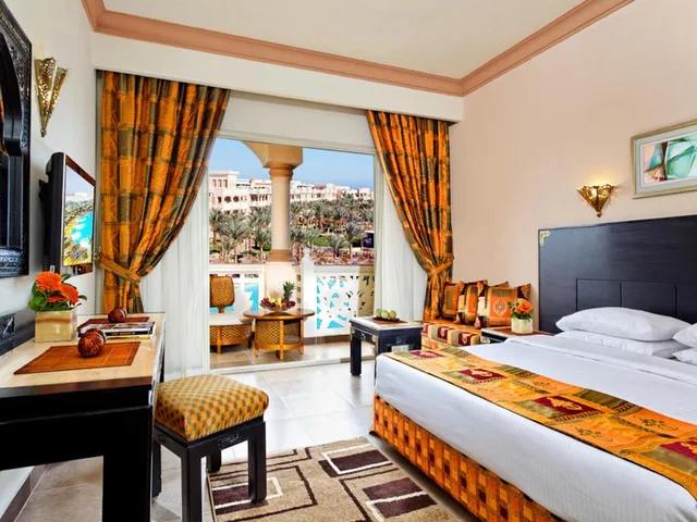 غرفة بسرير مزدوج بإطلالة على البحر، Pickalbatros Palace Hurghada 1/1