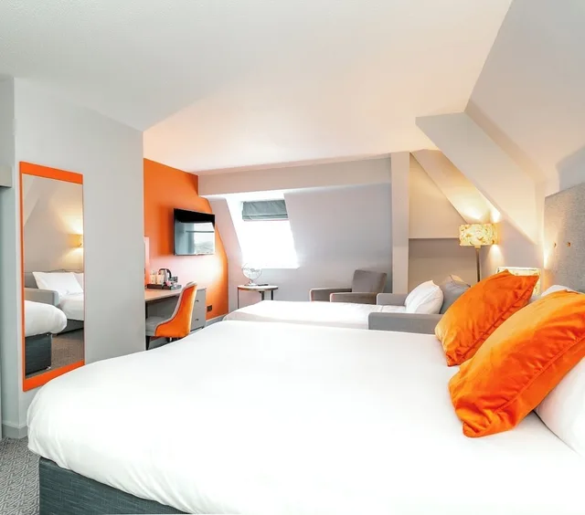 غرفة عائلية بسرير مزدوج مع أريكة، Cedar Court Hotel Harrogate 1/5