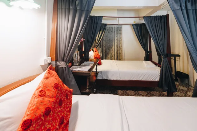 Room, Twin Beds, Shared Bathroom, Sleeper House 6/10