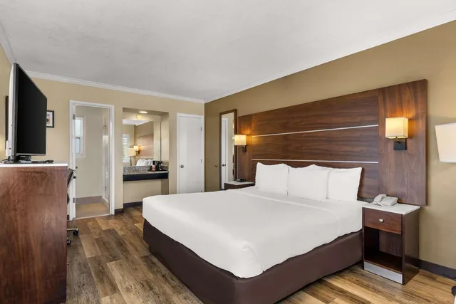 غرفة بسرير كينج، Comfort Inn San Diego Airport At The Harbor 2/3