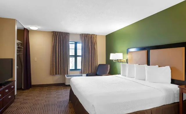 Room, King Bed, Suburban Studios Exton - Philadelphia Great Valley 1/3