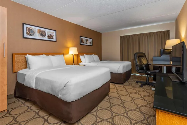 Upgrade, 2 Double Beds، Comfort Inn Yarmouth 4/8