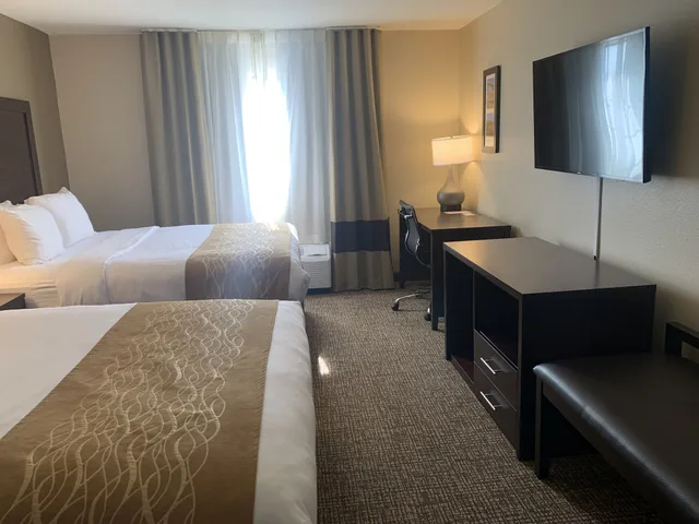 Standard, 2 Queen Beds, Comfort Inn and Suites Atoka 5/6