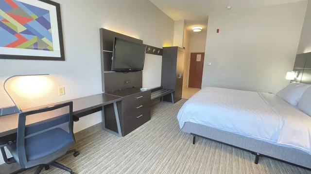 غرفة بسرير كينج، Holiday Inn Express Hotel And Suites Decatur 4/4