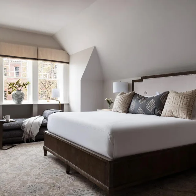 غرفة ديلوكس بسرير كينج، 86 State Circle - Luxury Boutique Hotel 1/3