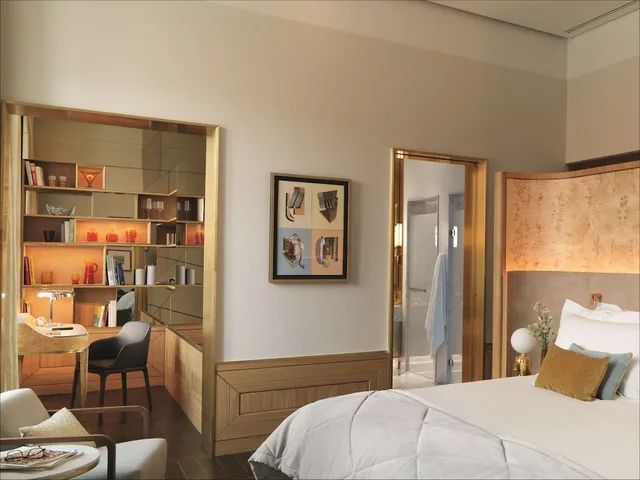 Raffles, King Bed، RAFFLES EUROPEJSKI WARSAW 7/10