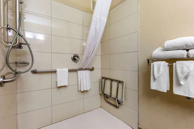 Room, 2 Queen Beds, Accessible, Comfort Inn & Suites Alameda At Albuquerque Balloon Fiesta Park 5/5