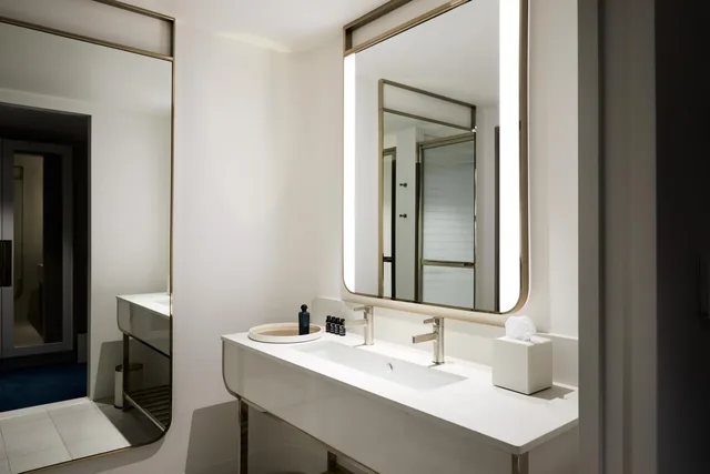 غرفة سوبيريور بسرير كينج وسريرين كوين، Hotel Chadstone Melbourne, MGallery by Sofitel 4/4
