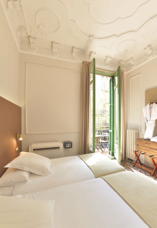 Room, Triple, 3 Beds, External Bathroom, Balcony، MIHLTON BARCELONA 2/8