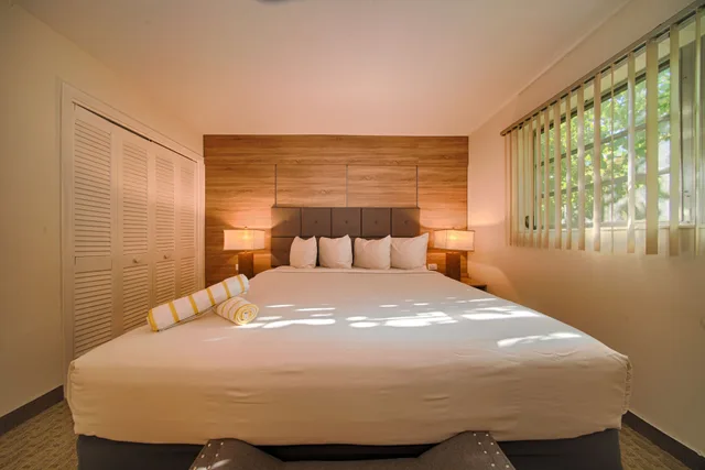 شقة ديلوكس بسرير كينج بغرفة نوم واحدة مع أريكة، Club Lux Resort By the Beach 4/8