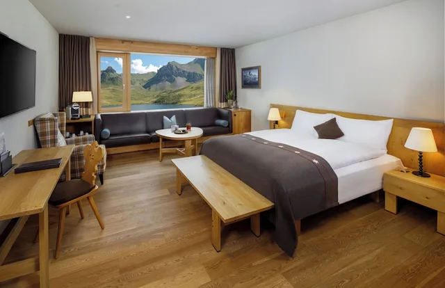 غرفة بسرير مزدوج بإطلالة على البحيرة، Frutt Resort 1/6
