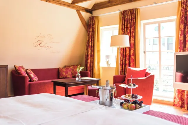 جناح استوديو فاخر بسرير كينج بحوض جاكوزي، Romantik Hotel Reichshof 9/10
