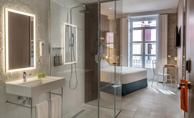 غرفة بسرير مزدوج بإطلالة على المدينة، Axel Hotel Valencia - Adults Only 7/8
