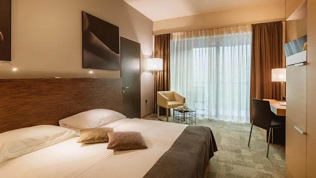 غرفة قياسية بسرير مزدوج أو سريرين منفصلين بإطلالة على المسبح، Sotelia Hotel 2/10