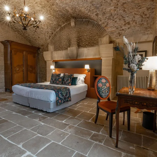 غرفة سوبيريور بسرير كينج، FERME DE LA RANCONNIERE - MANOIR DE MATHAN 7/9