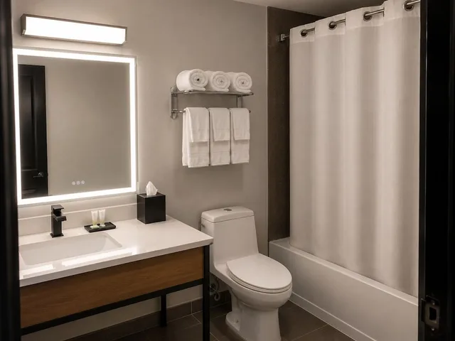 غرفة قياسية بسريرين كوين للمدخنين، Super 8 By Wyndham Champaign 10/10