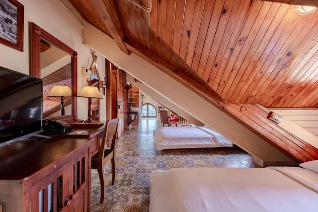 Room, Twin Beds, Attic، Saphir Dalat Hotel 3/5