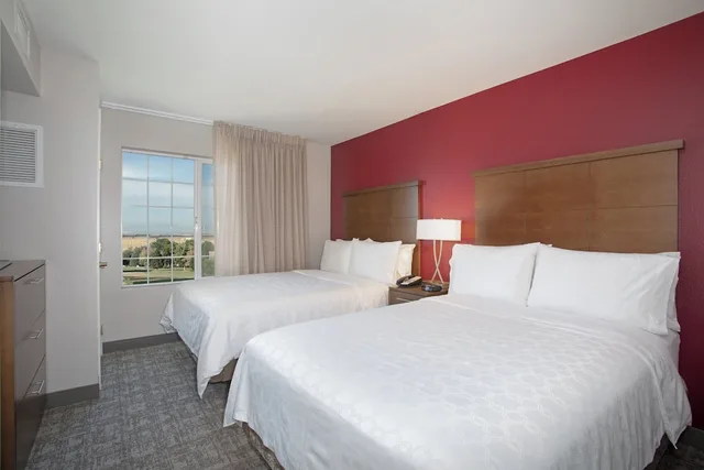 جناح بسريرين مزدوجين بغرفتي نوم بمطبخ لذوي الإعاقة، STAYBRIDGE SUITES DENVER INTERNATIONAL AIRPORT 1/9