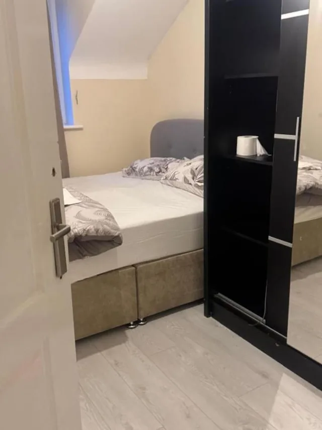 غرفة قياسية مزدوجة بسرير كينج، OYO Komegloba Mega room 3/6