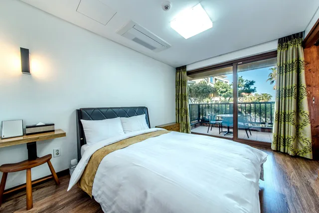 جناح عائلي بفراش فوتون وسريرين منفصلين، T Island Resort 1/7