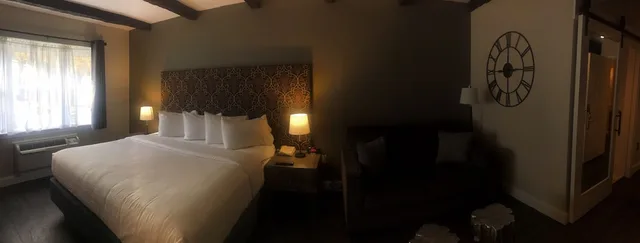 غرفة بسرير كينج، The Century House Ascend Hotel Collection 2/6
