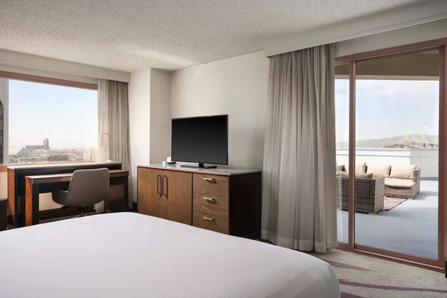 جناح جونيور بسرير كينج لذوي الإعاقة، Hilton Long Beach 4/8