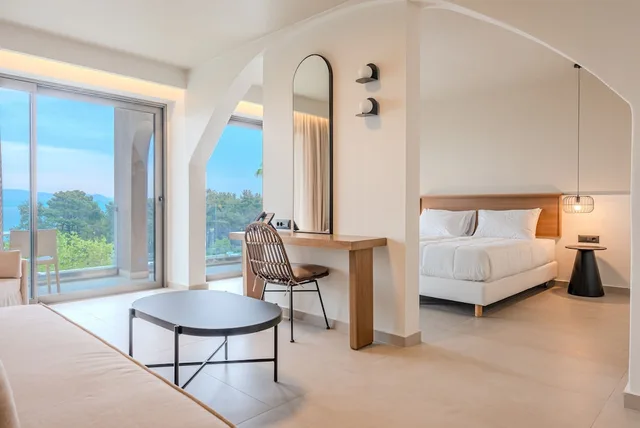 جناح بريميوم بأربعة أسرّة بإطلالة على البحر بغرفة نوم واحدة، Iolida Corfu Resort & Spa by Smile Hotels 6/10