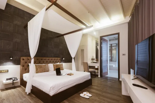 Premier, King Bed, De Chai Colonial Hotel & Spa 1/2