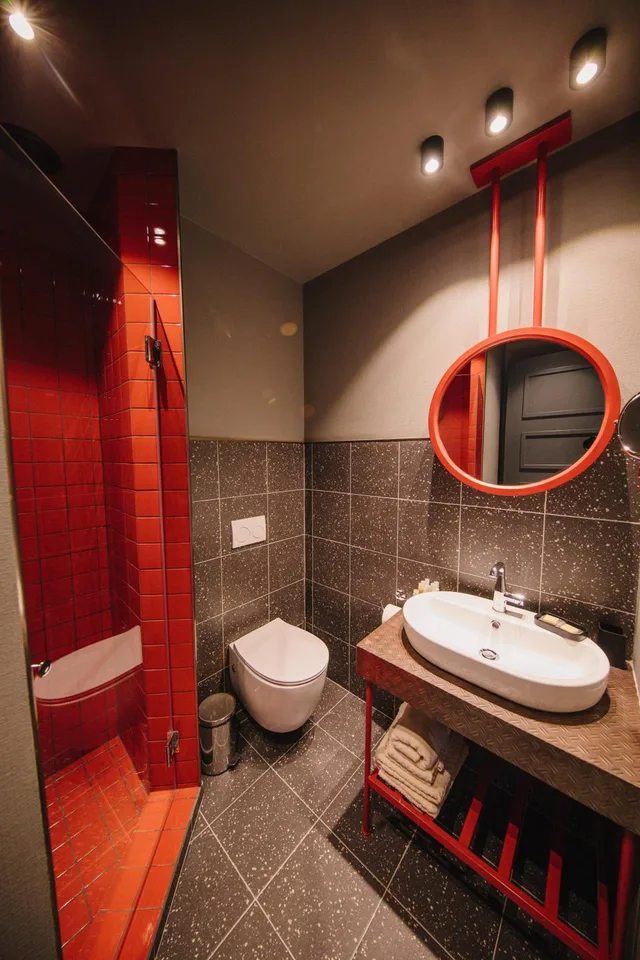 غرفة بسرير مزدوج بحوض استحمام، Sandali Metekhi Boutique hotel 5/5