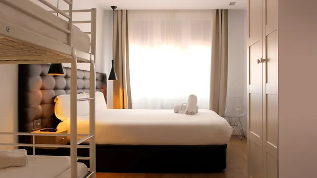 جناح عائلي بسرير كينج وسرير بطابقين، Woohoo Suites Madrid 2/4