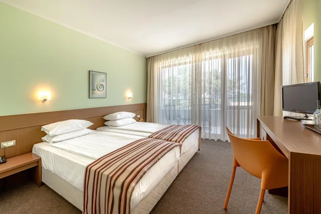 غرفة بسرير مزدوج أو سريرين منفصلين بشرفة، Jeravi Hotel 3/10