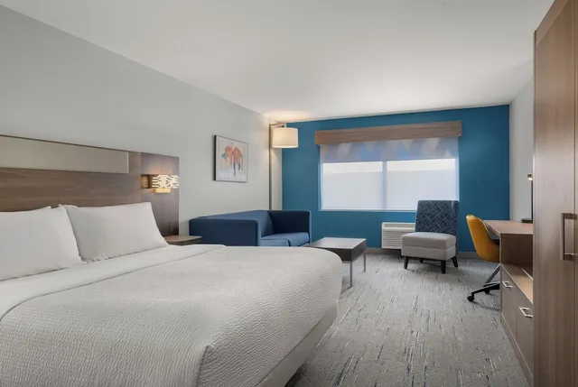 جناح بسرير كينج، Holiday Inn Express & Suites Muncie Northwest by IHG 1/8